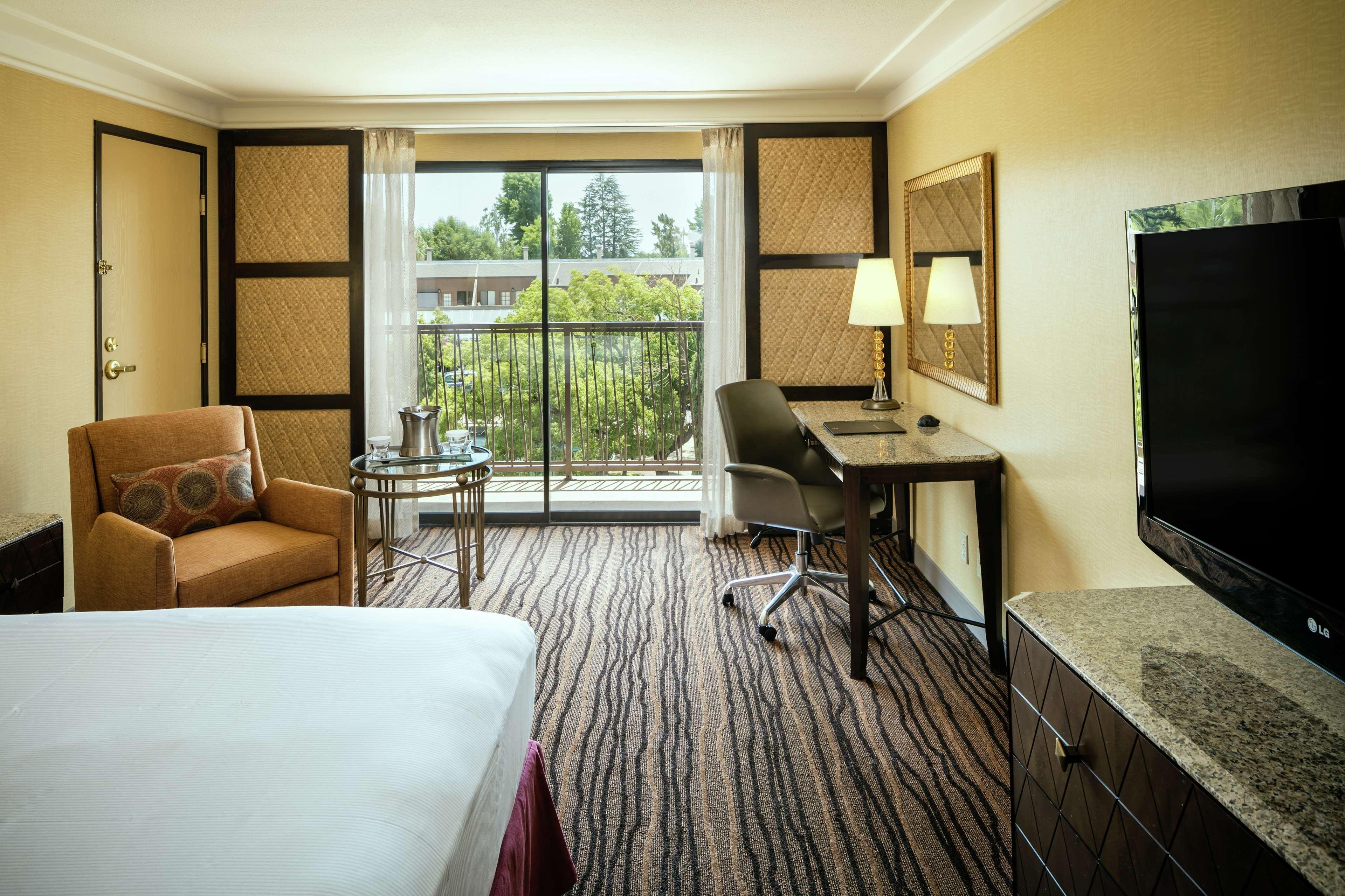 ฮิลตัน สต็อกตัน Hotel ภายนอก รูปภาพ
