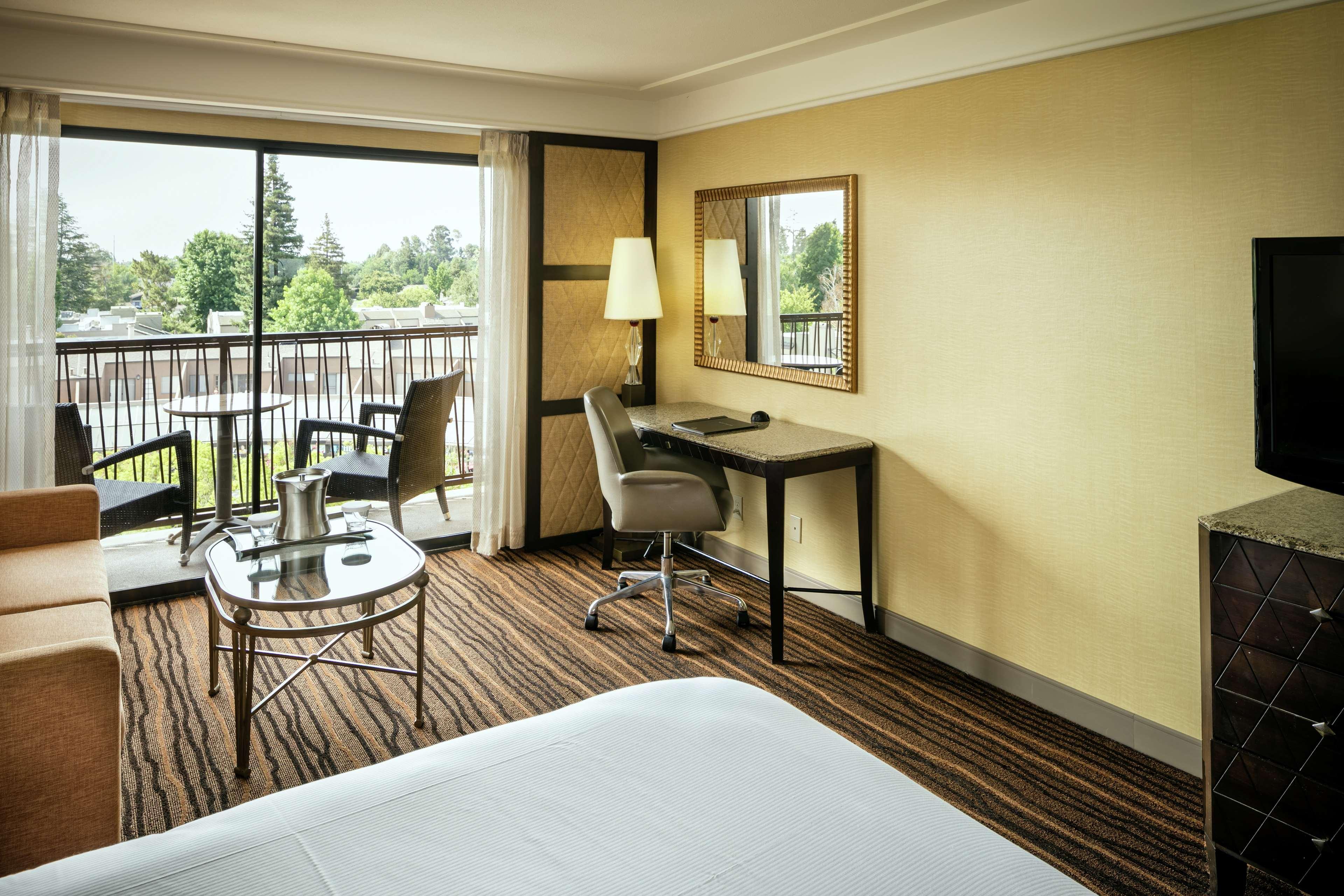 ฮิลตัน สต็อกตัน Hotel ภายนอก รูปภาพ