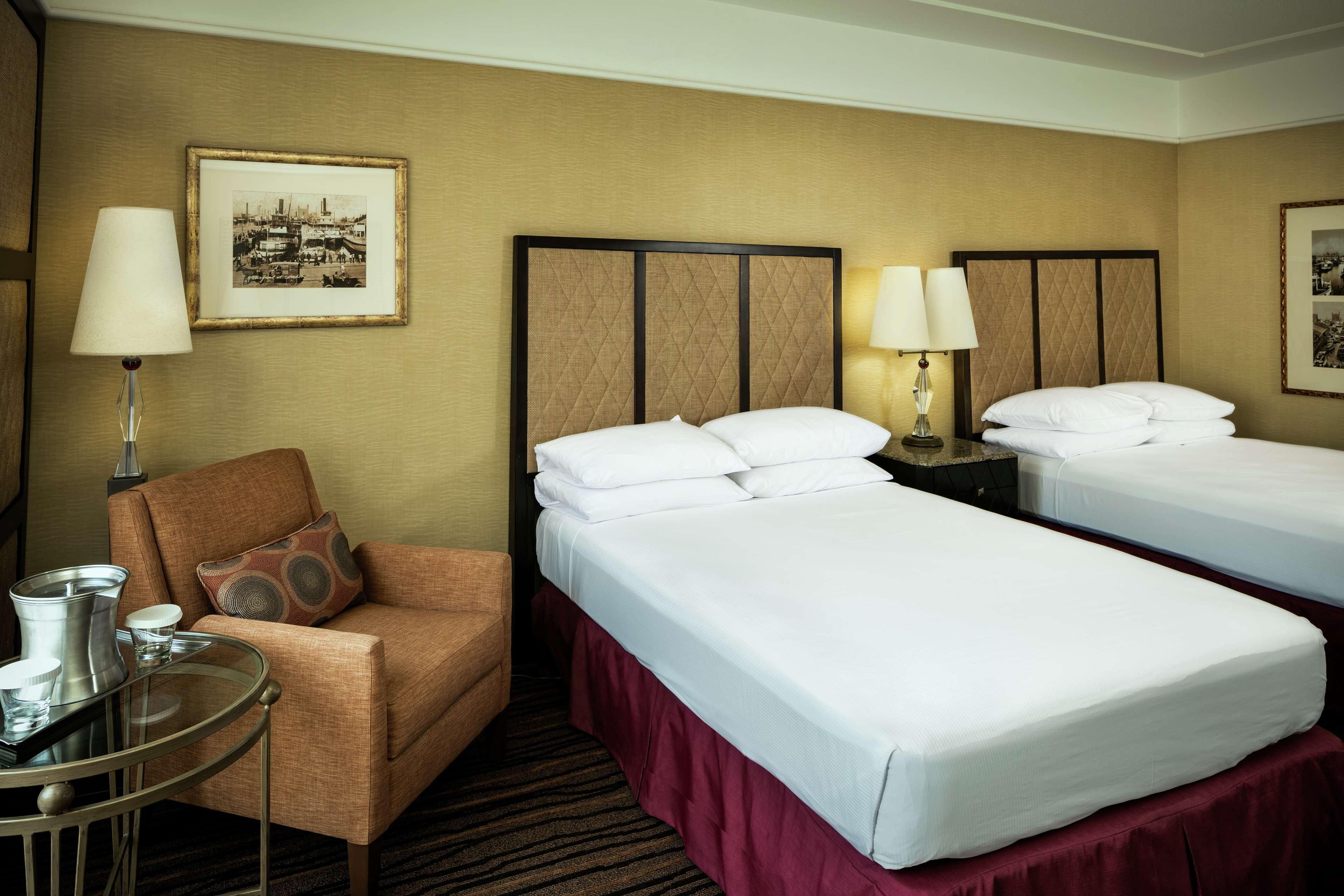 ฮิลตัน สต็อกตัน Hotel ภายนอก รูปภาพ